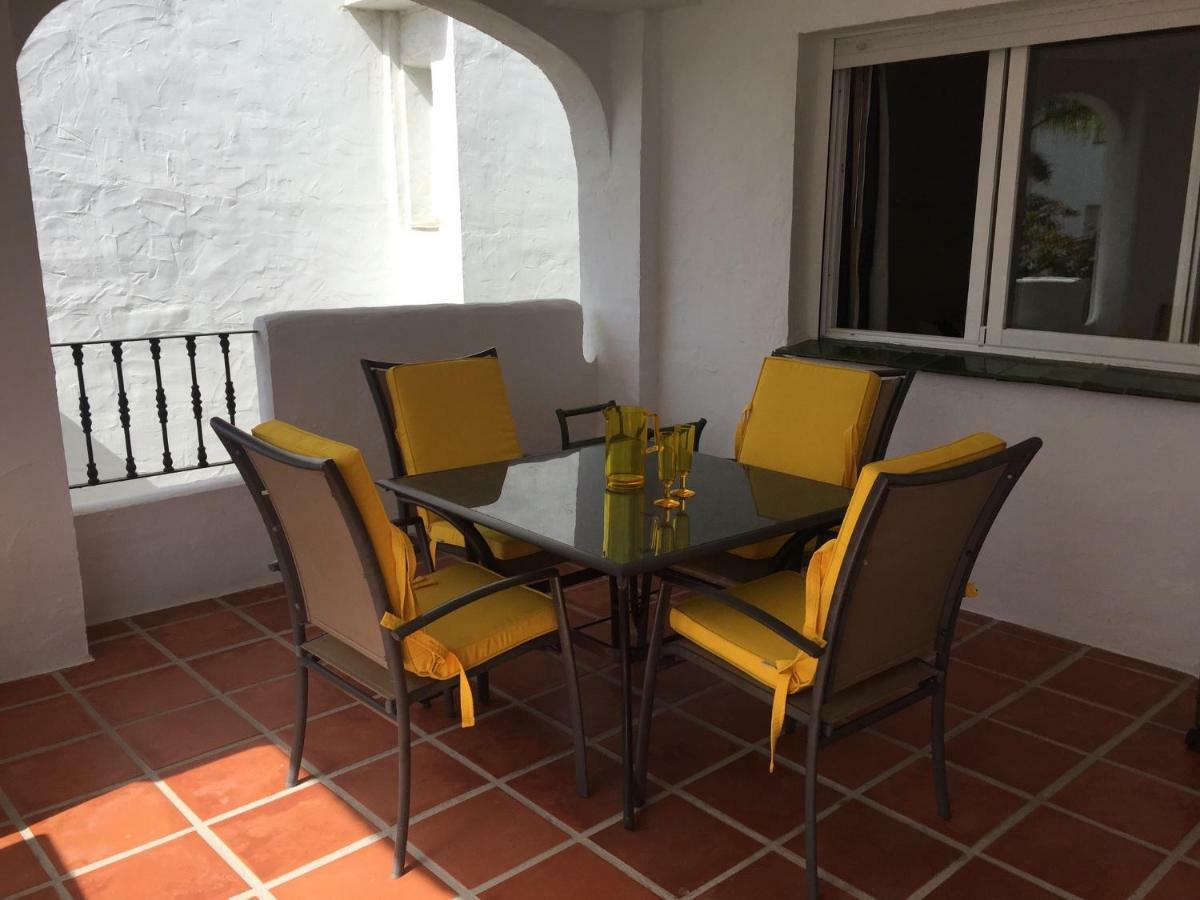 Beautiful 2 Bedroom Apartment @ Puerto Banus! Марбелья Екстер'єр фото