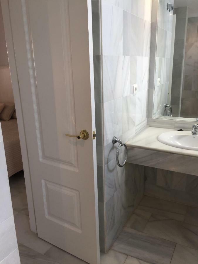 Beautiful 2 Bedroom Apartment @ Puerto Banus! Марбелья Екстер'єр фото