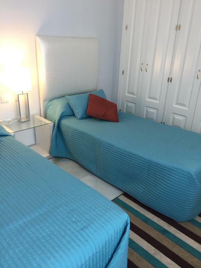 Beautiful 2 Bedroom Apartment @ Puerto Banus! Марбелья Екстер'єр фото