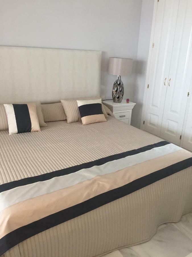 Beautiful 2 Bedroom Apartment @ Puerto Banus! Марбелья Екстер'єр фото